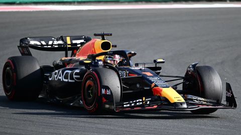 Christian Horner sabe que Fernando Alonso tuvo una gran temporada y en 2024 pudiera ser una amenaza para Red Bull