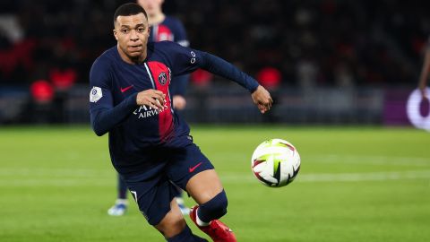 Paris Saint-Germain's French forward #07 Kylian Mbappe runs with the ball during the French L1 football match between Paris Saint-Germain (PSG) and FC Metz at the Parc des Princes stadium in Paris, on December 20, 2023. (Photo by FRANCK FIFE / AFP) (Photo by FRANCK FIFE/AFP via Getty Images)