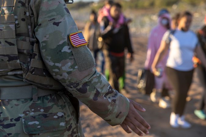 Gobierno estadounidense demanda a Texas por sus nuevas leyes migratorias