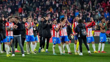 Jugadores del Girona celebran su primera victoria en la historia sobre el Atlético de Madrid.