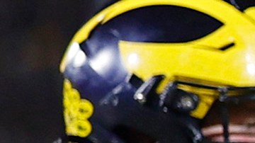 El corrdor Blake Corum (2) celebra el touchdown del triunfo para Michigan en tiempo extra en el Rose Bowl 2024.