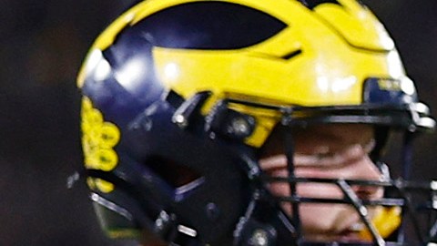 El corrdor Blake Corum (2) celebra el touchdown del triunfo para Michigan en tiempo extra en el Rose Bowl 2024.