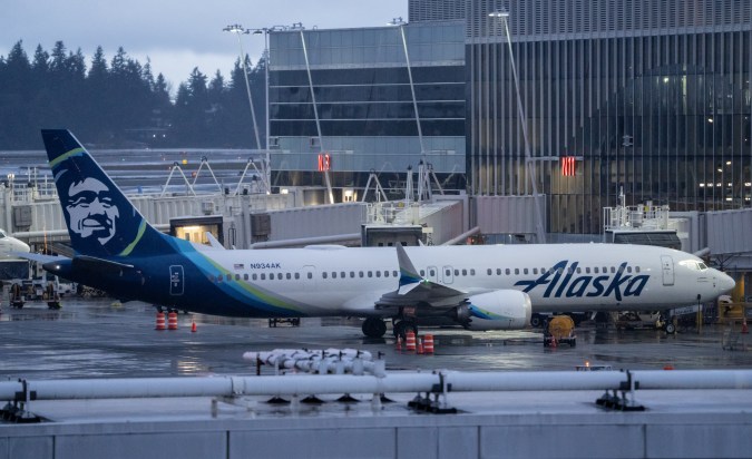 La FAA abrió una investigación a Boeing por el incidente en pleno vuelo de Alaska Airlines