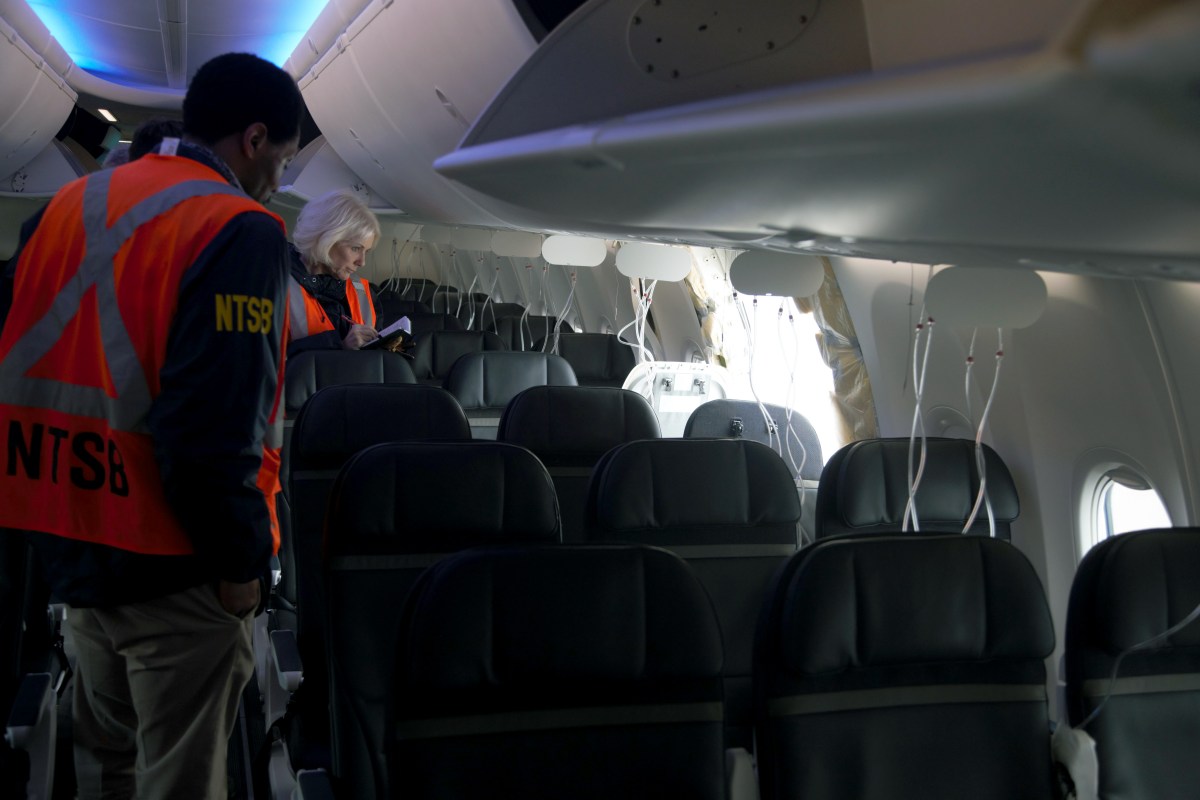 Aerolíneas suspenden uso del Boeing 737 MAX 9 tras incidente en vuelo de Alaska Airlines