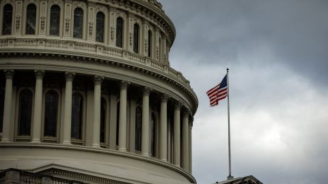 El Congreso envió al presidente Biden un proyecto de ley de gasto a corto plazo que evita un cierre del gobierno.