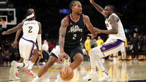 LOS ANGELES, CALIFORNIA - JANUARY 07: Kawhi Leonard #2 of the Los Angeles Clippers handles the ball in the fourth quarter against the Los Angeles Lakers at Crypto.com Arena on January 07, 2024 in Los Angeles, California. NOTE TO USER: User expressly acknowledges and agrees that, by downloading and or using this photograph, User is consenting to the terms and conditions of the Getty Images License Agreement. (Photo by Meg Oliphant/Getty Images)