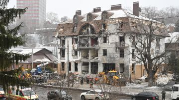 Un hotel destruido tras un ataque ruso con misiles en Járkov, el 11 de enero de 2024.