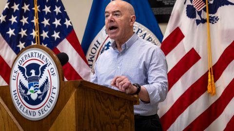 El secretario de Seguridad Nacional, Alejandro Mayorkas, ofreció una conferencia de prensa en Texas.