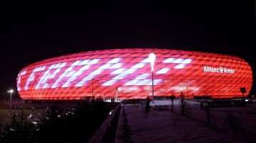 El Allianz Arena se iluminó con el nombre de Franz Beckenbauer tras su deceso.