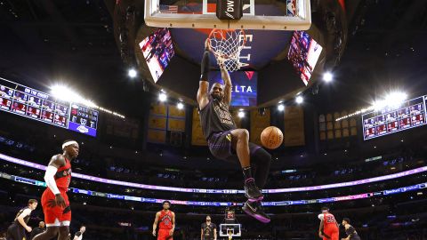 LOS ANGELES, CALIFORNIA - JANUARY 09: LeBron James #23 of the Los Angeles Lakers dunks the ball during the second half of a game against the Toronto Raptors at Crypto.com Arena on January 09, 2024 in Los Angeles, California. NOTE TO USER: User expressly acknowledges and agrees that, by downloading and or using this photograph, User is consenting to the terms and conditions of the Getty Images License Agreement. (Photo by Sean M. Haffey/Getty Images)