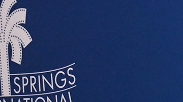 Jenna Ortega se ha despedido temporalmente del glam gótico para abrazar una estética más romántica y sensual.