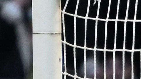 El portero mexicano Guillermo "Memo" Ochoa no pudo evitar la anotación de Matteo Politano que encaminó el triunfo al Nápoles.