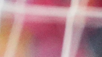 El canadiense Cyle Larin celebrando su anotación con el uruguayo Giovanni González.