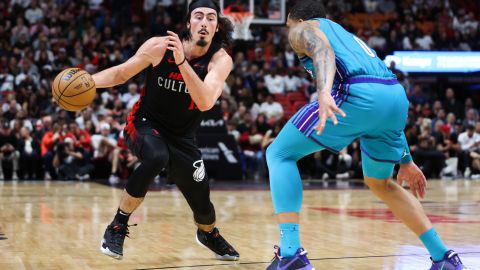 El mexicoamericano Jaime Jáquez Jr. sigue ganando espacio en el quinteto titular del Miami Heat.