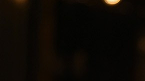 Dua Lipa y Callum Turner fueron vistos saliendo juntos y de la mano restaurante R+D Kitchen en Santa Mónica, Los Ángeles.