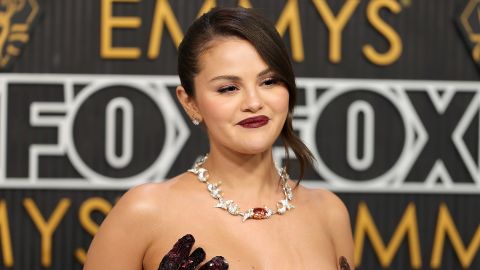 Selena Gomez dejó a sus seguidores sorprendidos al reflexionar sobre la belleza y su evolución física a lo largo de los años.