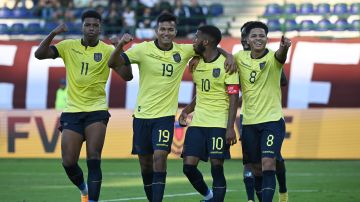Ecuador lidera el preolímpico tras golear 3-0 a Colombia.