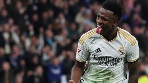 TOPSHOT - Real Madrid's Brazilian forward #07 Vinicius Junior celebrates scoring his team's second goal during the Spanish League football match between Real Madrid CF and UD Almeria at the Santiago Bernabeu stadium in Madrid on January 21, 2024. (Photo by Pierre-Philippe MARCOU / AFP) (Photo by PIERRE-PHILIPPE MARCOU/AFP via Getty Images)