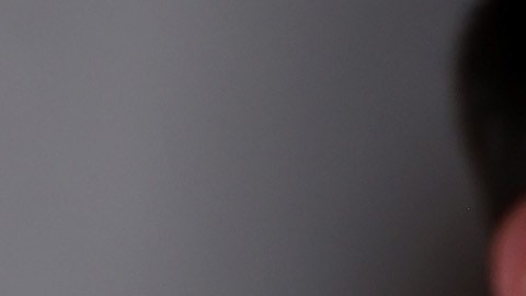 Zayn compartió una imagen de una de sus zapatillas blancas con marcas negras de neumáticos en la parte superior.