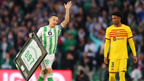 Andrés Guardado durante su despedida del Betis en el Benito Villamarín.