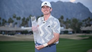 LA QUINTA, CALIFORNIA - JANUARY 21: Nick Dunlap of the United States poses for a photo with the trophy after winning The American Express at Pete Dye Stadium Course on January 21, 2024 in La Quinta, California. (Photo by Orlando Ramirez/Getty Images)