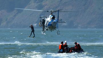 Recuperan restos de un avión que se estrelló en la bahía al sur de San Francisco