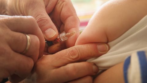 Brote de sarampión en Filadelfia enciende alerta en hospitales por niño que rompió cuarentena y fue a guardería