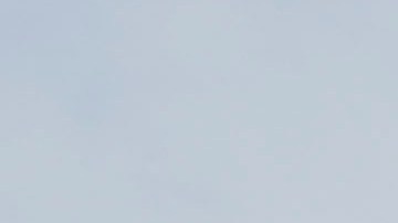 Hombre demanda por $100,000 a cadena Dunkin' tras resultar cubierto de heces y herido por explosión de inodoro