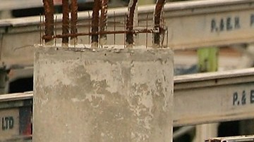 Los trabajadores indocumentados y aquellos con visas temporales pueden ser víctimas de abusos por parte de empleadores.