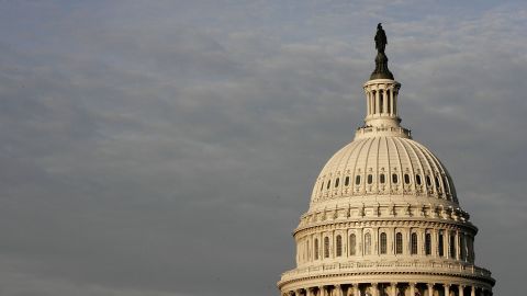 Buscan a sujeto que prendió fuego a un hombre en las cercanías del Capitolio de Estados Unidos