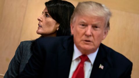 Nikki Haley y Donald Trump en una foto tomada en la sede de la ONU en Nueva York el 18 de septiembre de 2017.