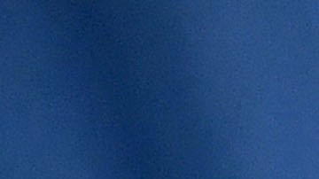 Mariah Carey sorprendió a sus seguidores con un video en un jacuzzi vestida de rojo.