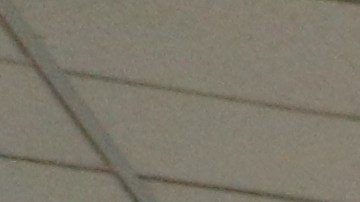 Celina Orozco recibe el comprobante de que recibirá su tarjeta del Ine. La atiende Monica Quintero, del Consulado General de México en Los Ángeles.