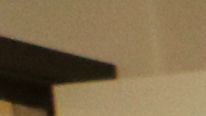 Alejandro Armenta ve el retrato de su sobrino Luis.