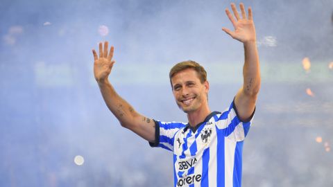 Sergio Canales durante su presentación como refuerzo de Monterrey el verano pasado.