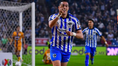 Rogelio Funes Mori en celebración de gol con Monterrey.