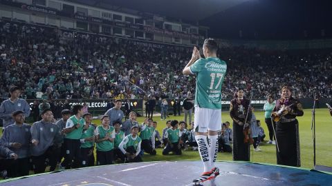 Andrés Guardado en su presentación con el León.