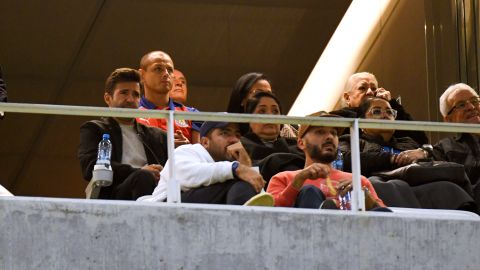 Chicharito Hernández asistió al Estadio Akron para ver a su equipo.