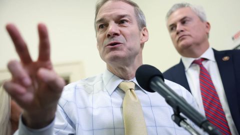 James Comer, presidente del Comité de Supervisión de la Cámara de Representantes, y Jim Jordan, presidente del Poder Judicial de la Cámara