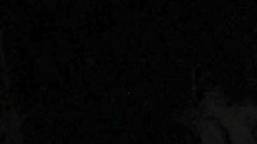 Kanye West y Bianca Censori paseando.