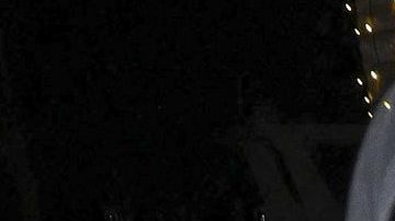 Kanye West y Bianca Censori paseando.