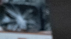 Alejandro Albarrán prepara una torta ahogada en el puesto de Chiva Torta en el Mercado González en Costa Mesa.