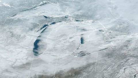 NOAA monitorea el sistema de tormentas invernales.