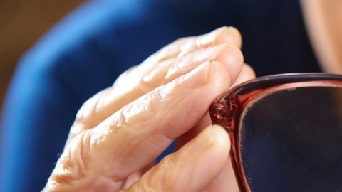 Cómo se relacionan los problemas visuales con el alzheimer