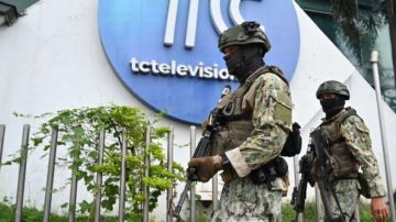 Un grupo armado ingresó a las instalaciones de TC Televisión y mantuvo a los empleados del canal como rehenes.