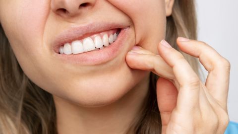 Soñar que se te caen los dientes