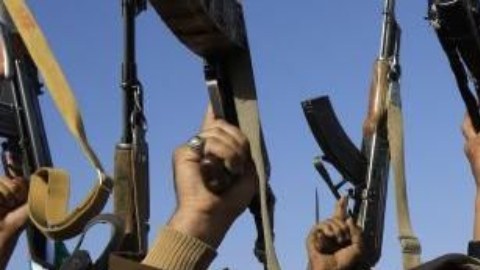 Protesta en Yemen este viernes contra los ataques de EE.UU. y Reino Unido.