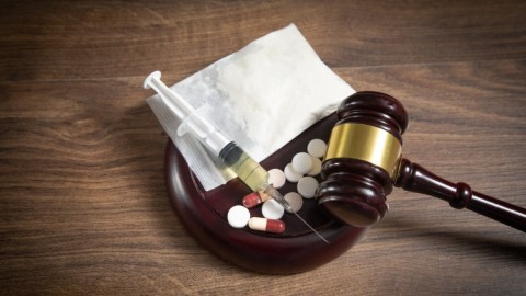 Tianeptina: la "heroína de las gasolineras" que los legisladores quieren prohibir