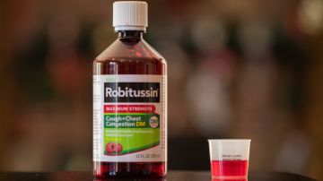 Retiran del mercado el medicamento para la tos Robitussin por "contaminación"