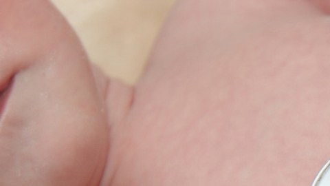 Descubren un nuevo impacto del Covid en bebés recién nacidos